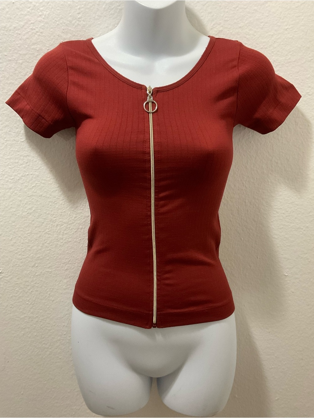 Bella seamless women's burgundy red Zip-Front Short Sleeve Top